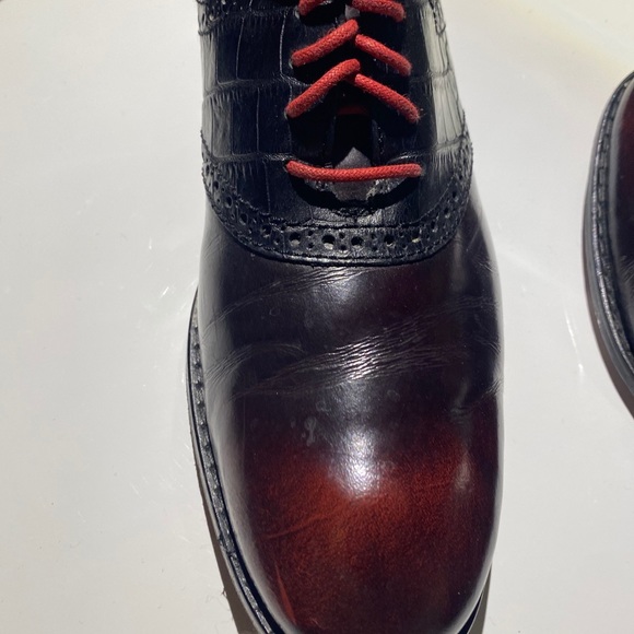 Cole Haan - size 8 lace-ups. - Picture 3 of 6